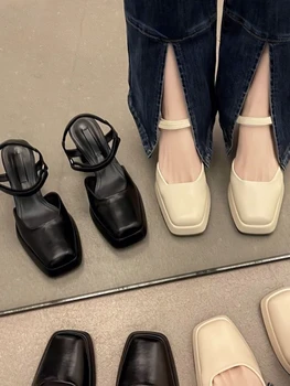 2023 Летние нескользящие каузальные туфли с квадратным носком Элегантный чистый цвет Сандалии на высоком каблуке Вечеринка Полые тонкие женские туфли Корейская мода