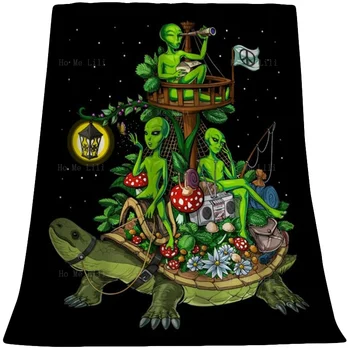 Черепаха несет трех зеленых инопланетян, ползающих по ночному небу Фланель от Ho Me Lili, подходящая для всех сезонов